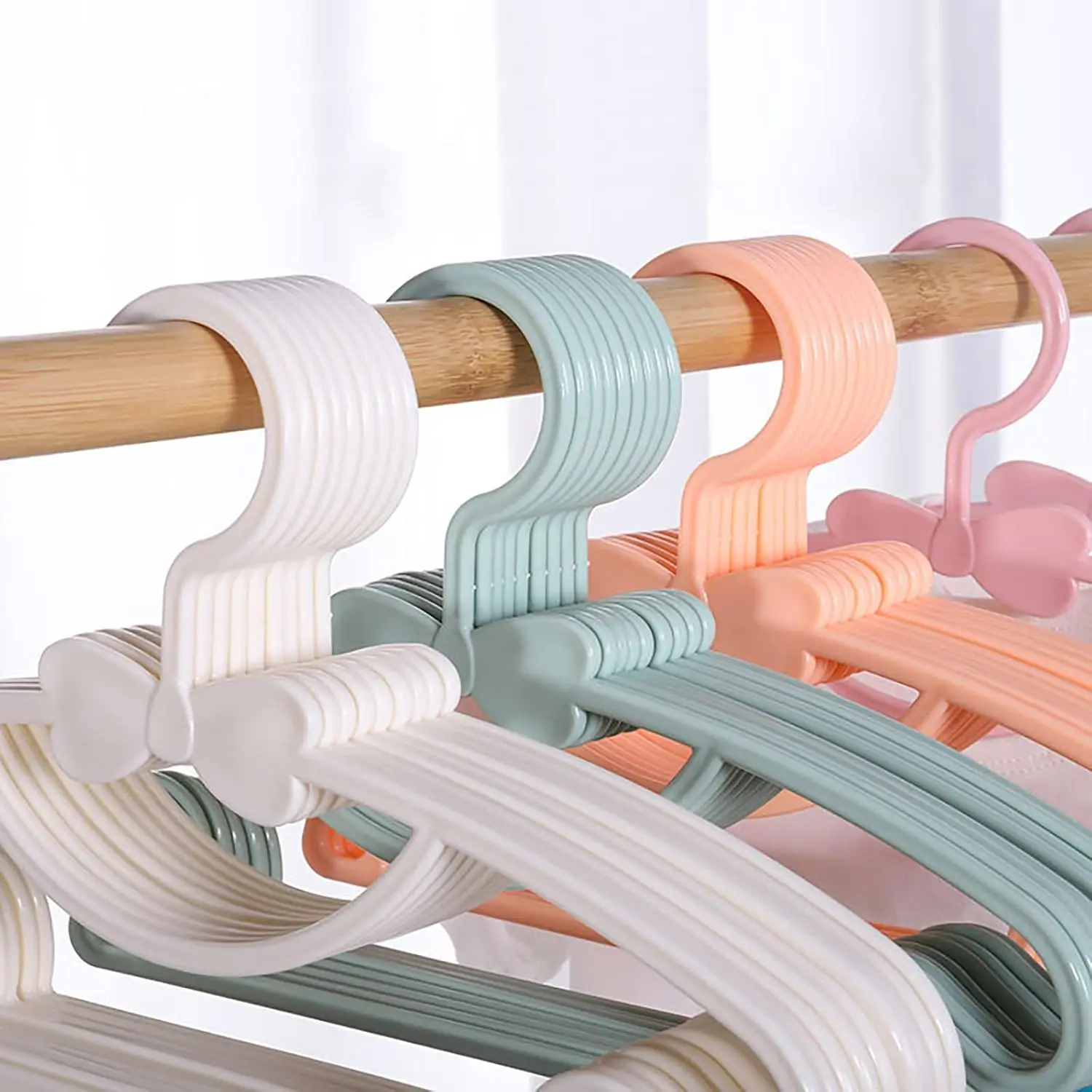 Babykledingrekken Plastic Hand - Baby Clothing Display recensie en prijs